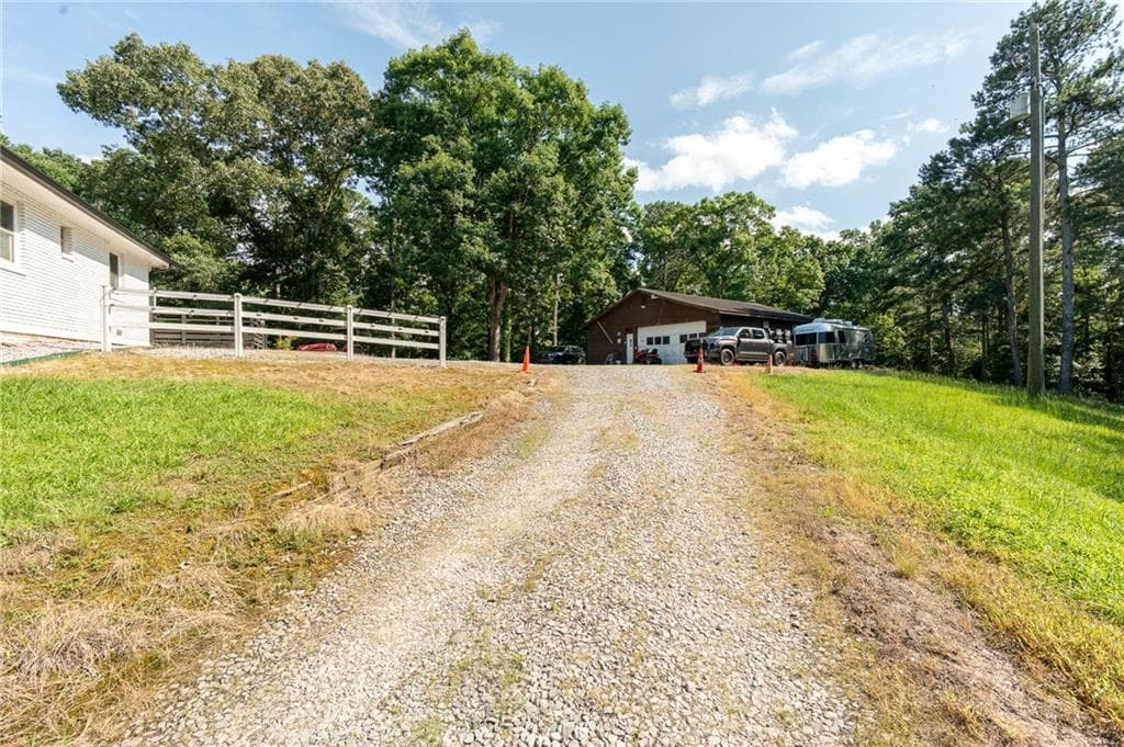 3 bedroom, 2 bathroom, 1,705 sq ft single family residence for sale at 1585 Jimmy Dodd Road, Buford, GA 30518 — photo 5