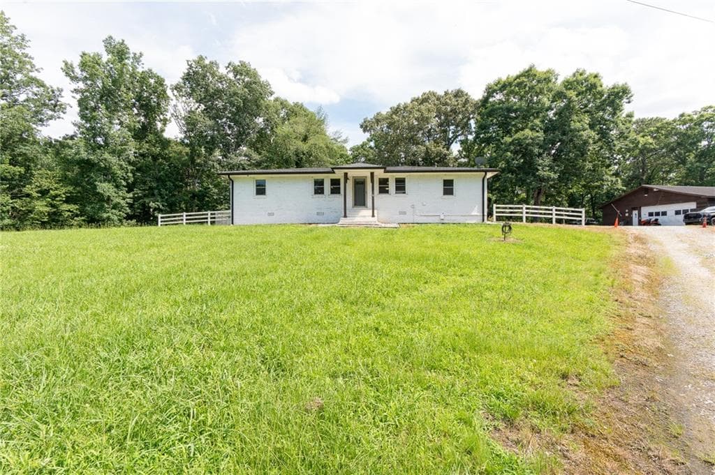 3 bedroom, 2 bathroom, 1,705 sq ft single family residence for sale at 1585 Jimmy Dodd Road, Buford, GA 30518 — photo 6