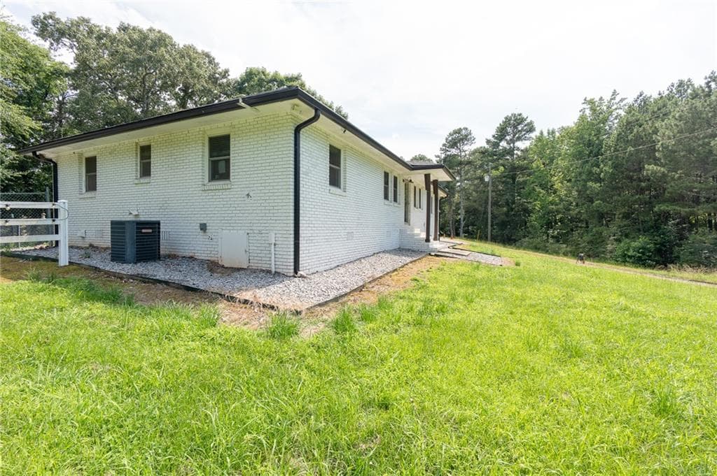 3 bedroom, 2 bathroom, 1,705 sq ft single family residence for sale at 1585 Jimmy Dodd Road, Buford, GA 30518 — photo 9