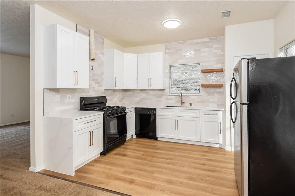 3 bedroom, 2 bathroom, 1,652 sq ft single family residence for sale at 1671 Spindle Court, Lawrenceville, GA 30044 — photo 7