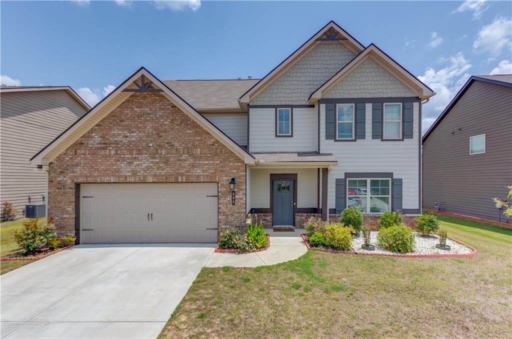 5 bedroom, 3 bathroom, 2,771 sq ft single family residence under contract at 305 Eleanora Crossing, Loganville, GA 30052