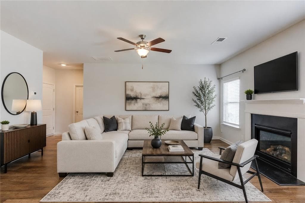 5 bedroom, 3 bathroom, 2,771 sq ft single family residence under contract at 305 Eleanora Crossing, Loganville, GA 30052 — photo 3