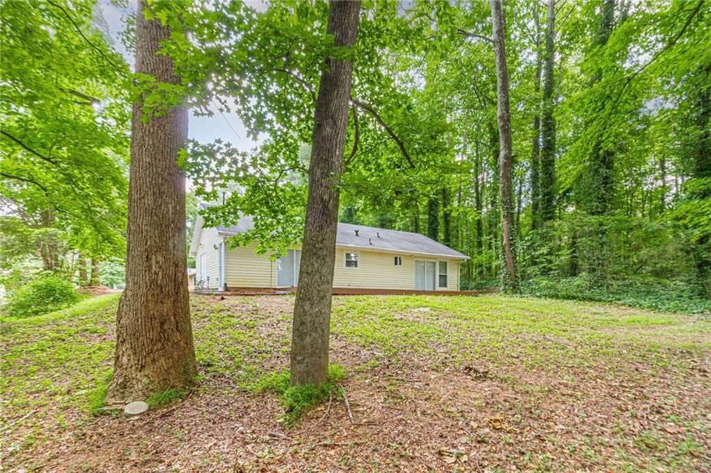 3 bedroom, 2 bathroom, 1,222 sq ft single family residence under contract at 5975 Dart Drive, Lithonia, GA 30058 — photo 6