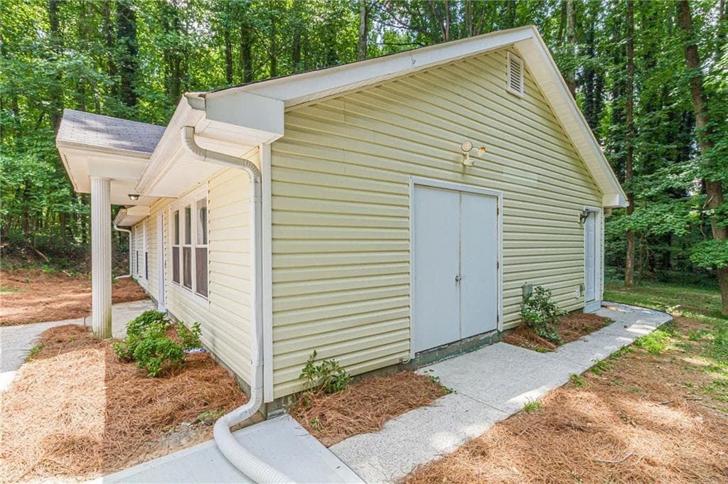 3 bedroom, 2 bathroom, 1,222 sq ft single family residence under contract at 5975 Dart Drive, Lithonia, GA 30058 — photo 7