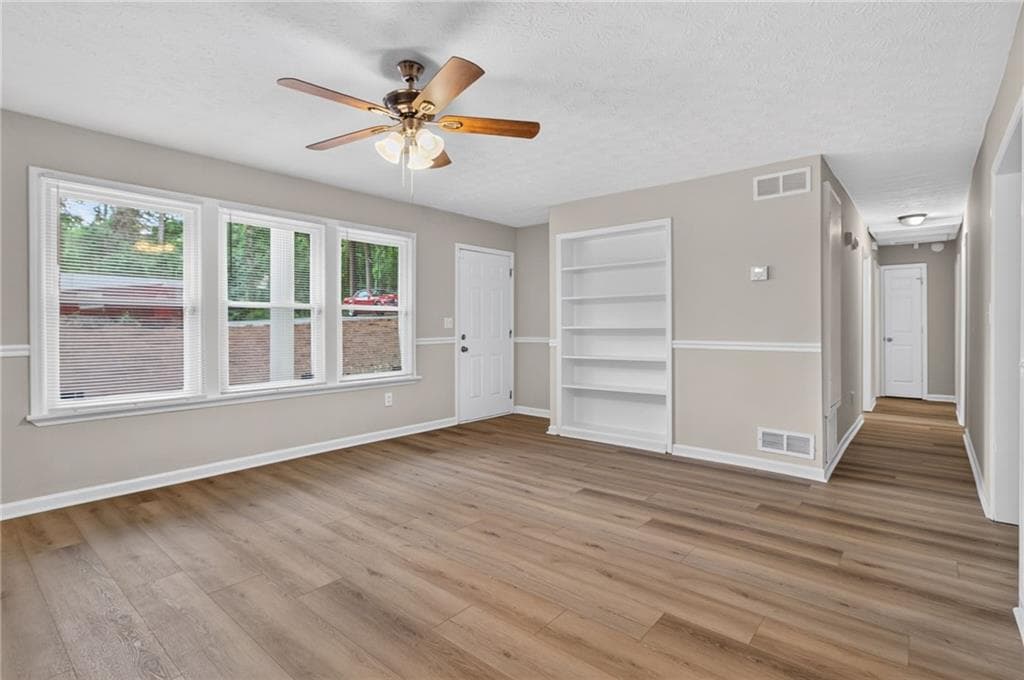 3 bedroom, 2 bathroom, 1,222 sq ft single family residence under contract at 5975 Dart Drive, Lithonia, GA 30058 — photo 10