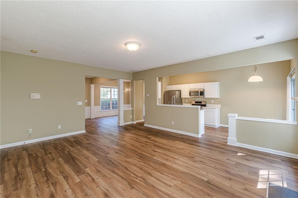 3 bedroom, 3 bathroom, 1,642 sq ft townhouse for sale at 7010 Richland Court, Roswell, GA 30076 — photo 3