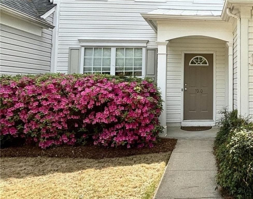 3 bedroom, 3 bathroom, 1,642 sq ft townhouse for sale at 7010 Richland Court, Roswell, GA 30076 — photo 9