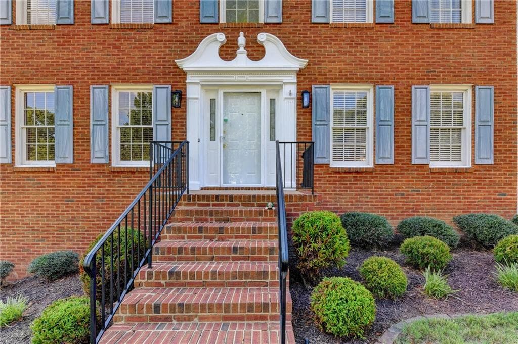 3 bedroom, 3 bathroom, 2,657 sq ft single family residence for sale at 1437 Watsons Place, Lawrenceville, GA 30043 — photo 2