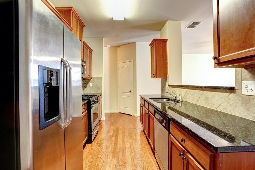 3 bedroom, 3 bathroom, 1,944 sq ft townhouse for sale at 2649 Sardis Chase Court, Buford, GA 30519 — photo 7