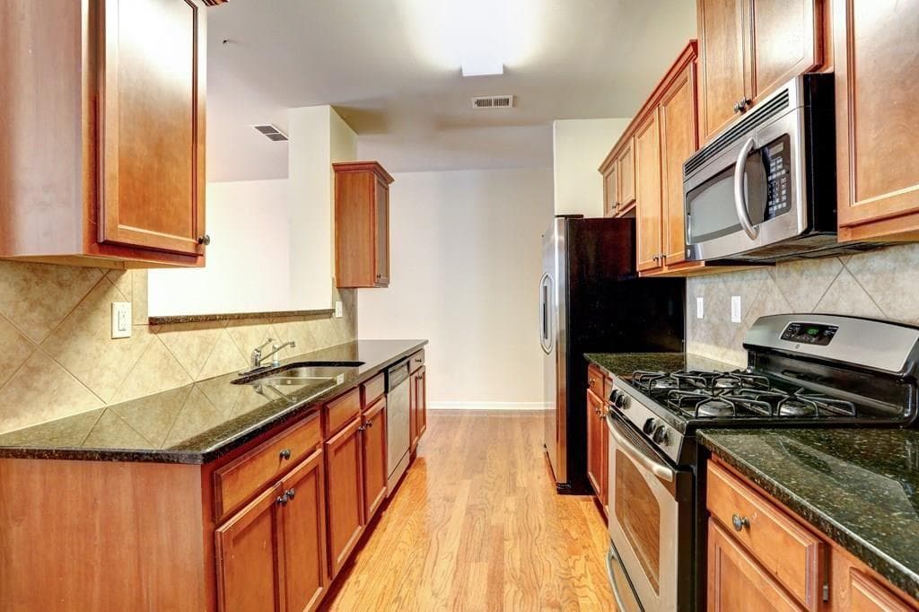3 bedroom, 3 bathroom, 1,944 sq ft townhouse for sale at 2649 Sardis Chase Court, Buford, GA 30519 — photo 8