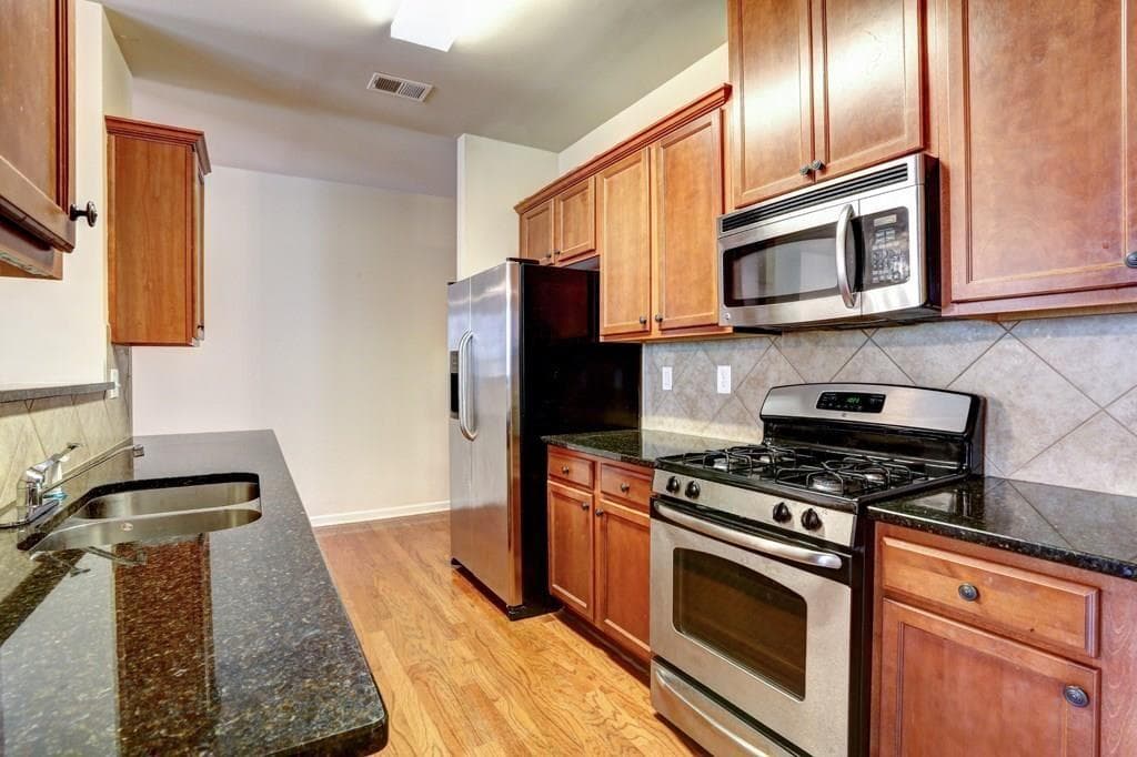 3 bedroom, 3 bathroom, 1,944 sq ft townhouse for sale at 2649 Sardis Chase Court, Buford, GA 30519 — photo 9