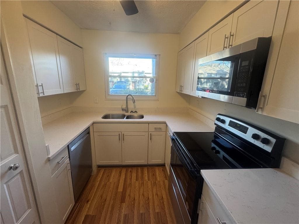 3 bedroom, 3 bathroom, 1,492 sq ft condominium for sale at 3563 Splinterwood Road, Peachtree Corners, GA 30092 — photo 2