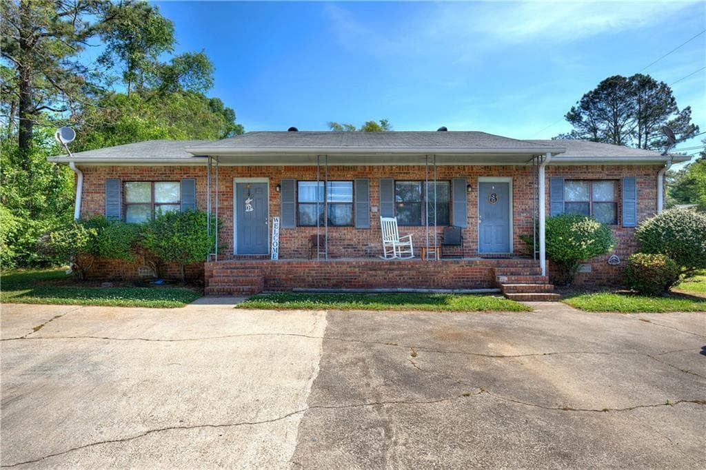2 bedroom, 1 bathroom, 918 sq ft duplex for rent at 92 Fawn Path A, Dallas, GA 30132 for $1,400 a month — photo 1 of 11