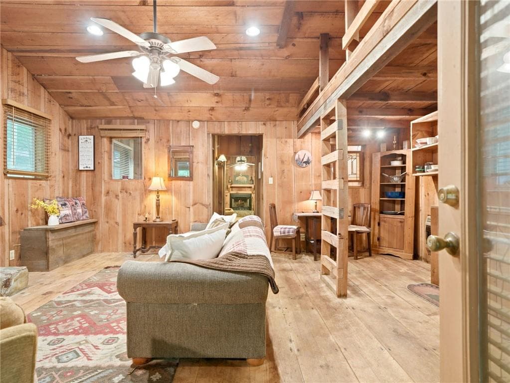 1 bedroom, 1 bathroom, 840 sq ft single family residence for sale at 167 Mangums Trail, Blue Ridge, GA 30513 — photo 8