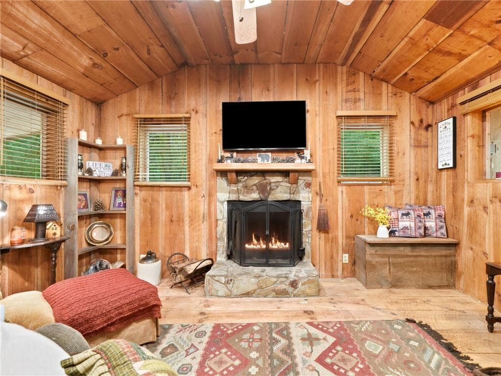 1 bedroom, 1 bathroom, 840 sq ft single family residence for sale at 167 Mangums Trail, Blue Ridge, GA 30513 — photo 10