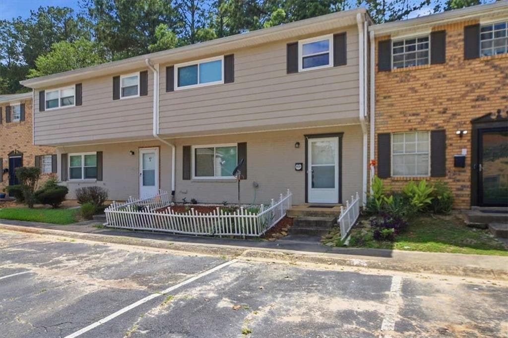 3 bedroom, 3 bathroom, 1,340 sq ft condominium for sale at 4701 Flat Shols rd, Union City, GA 30291