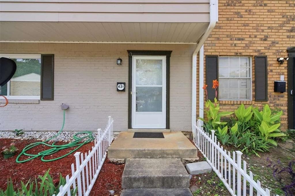 3 bedroom, 3 bathroom, 1,340 sq ft condominium for sale at 4701 Flat Shols rd, Union City, GA 30291 — photo 4