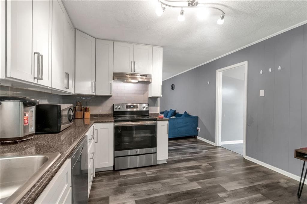 3 bedroom, 2 bathroom, 1,832 sq ft single family residence for sale at 4854 Rosewood Drive, Lilburn, GA 30047 — photo 6