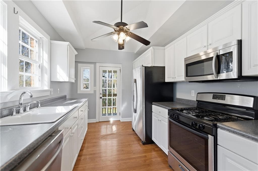 3 bedroom, 2 bathroom, 1,314 sq ft single family residence for sale at 1128 Scott Boulevard, Decatur, GA 30030 — photo 8