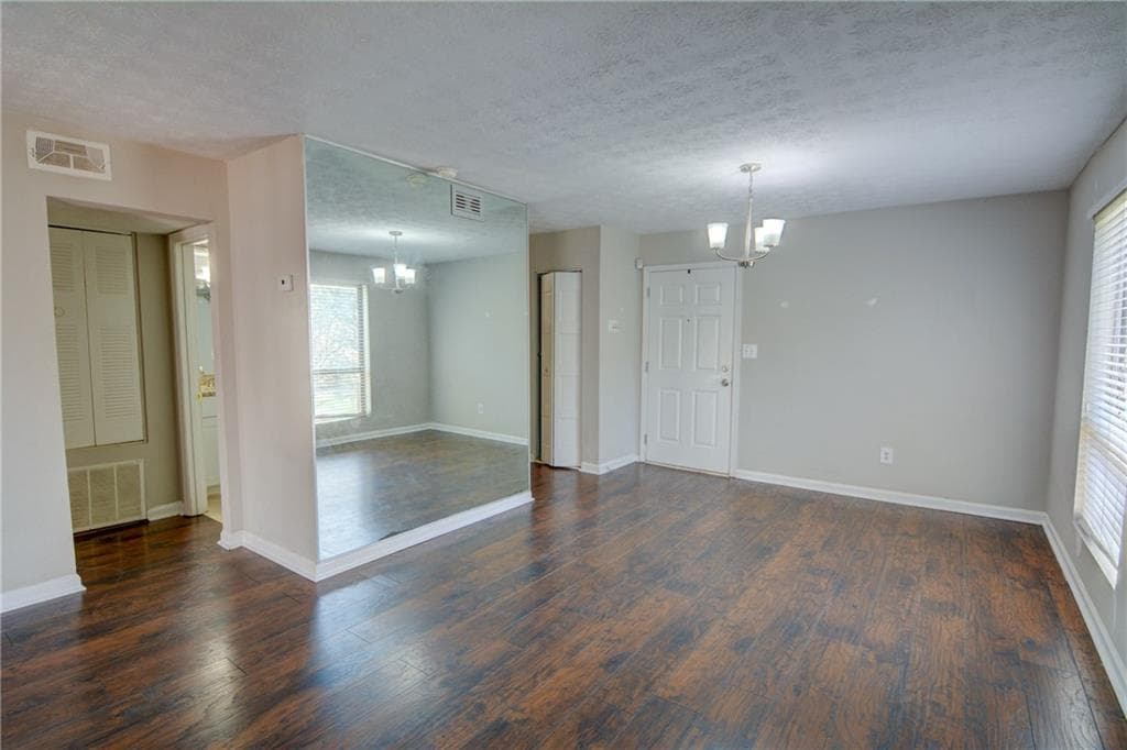 2 bedroom, 1 bathroom, 977 sq ft condominium for sale at 6241 Overlook Road 6241, Peachtree Corners, GA 30092 — photo 1 of 23