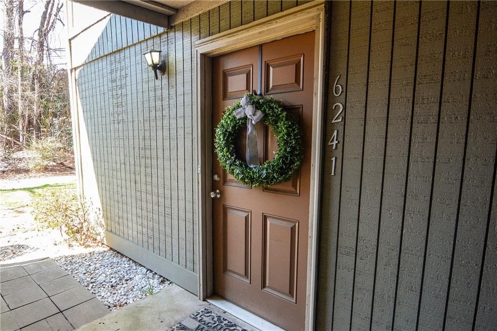 2 bedroom, 1 bathroom, 977 sq ft condominium for sale at 6241 Overlook Road 6241, Peachtree Corners, GA 30092 — photo 4