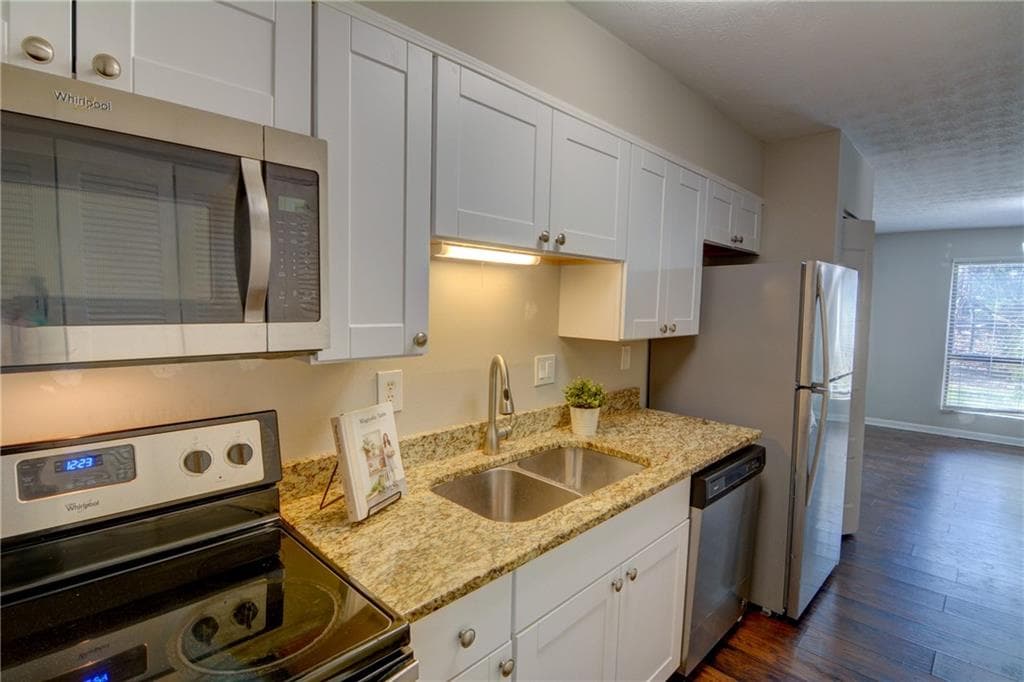 2 bedroom, 1 bathroom, 977 sq ft condominium for sale at 6241 Overlook Road 6241, Peachtree Corners, GA 30092 — photo 7