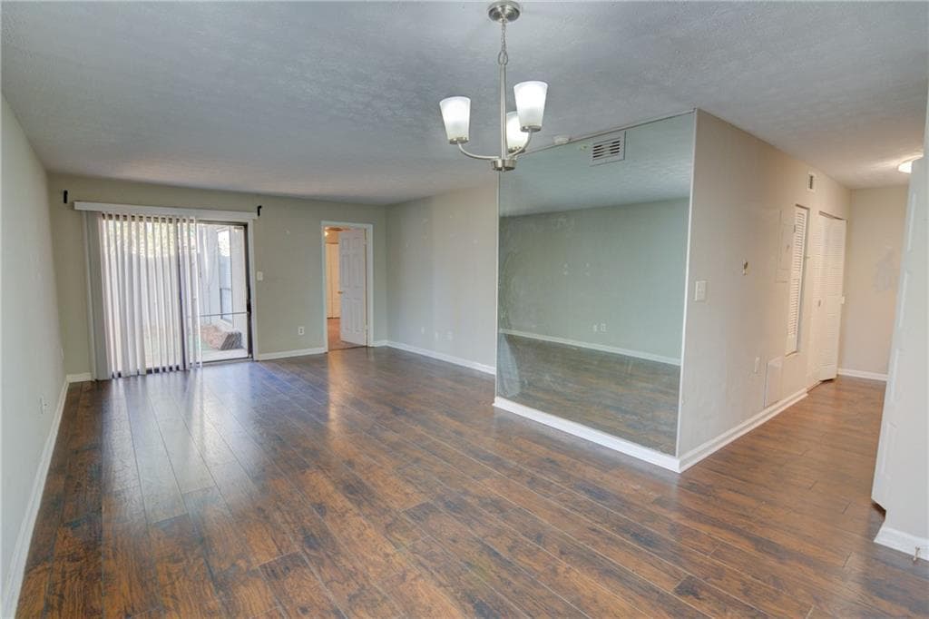 2 bedroom, 1 bathroom, 977 sq ft condominium for sale at 6241 Overlook Road 6241, Peachtree Corners, GA 30092 — photo 9