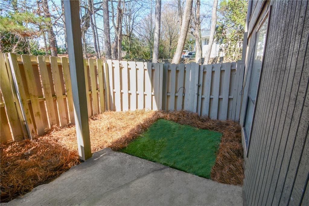 2 bedroom, 1 bathroom, 977 sq ft condominium for sale at 6241 Overlook Road 6241, Peachtree Corners, GA 30092 — photo 10