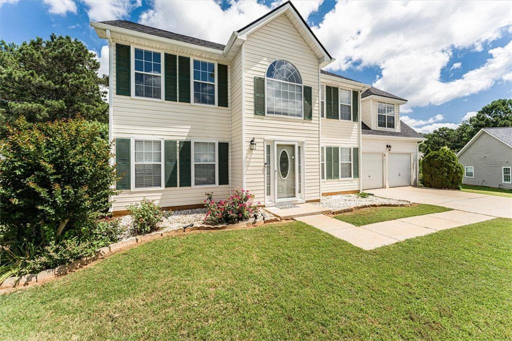 4 bedroom, 3 bathroom, 2,188 sq ft single family residence under contract at 6940 Pompas Court, Douglasville, GA 30135 — photo 2