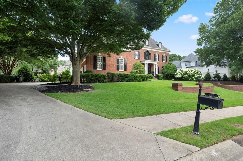 6 bedroom, 6 bathroom, 7,095 sq ft single family residence for sale at 447 Langley Oaks Drive, Marietta, GA 30067 — photo 3