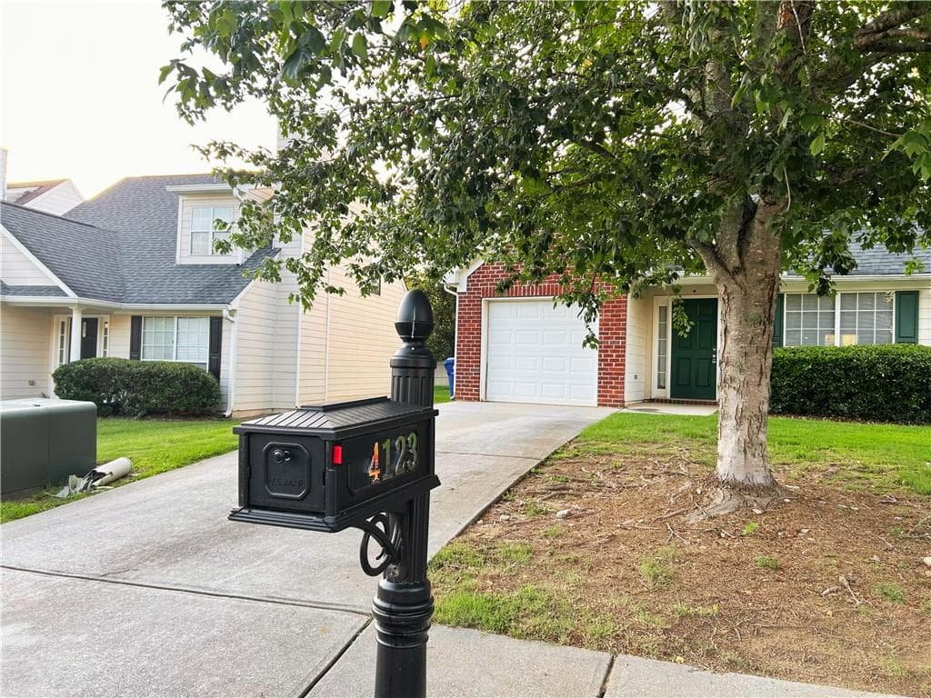 3 bedroom, 4 bathroom, 1,394 sq ft single family residence for sale at 4123 Ravenwood Court, Union City, GA 30291 — photo 4