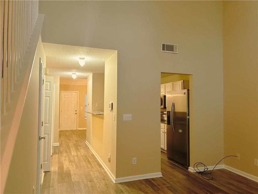 3 bedroom, 4 bathroom, 1,394 sq ft single family residence for sale at 4123 Ravenwood Court, Union City, GA 30291 — photo 6