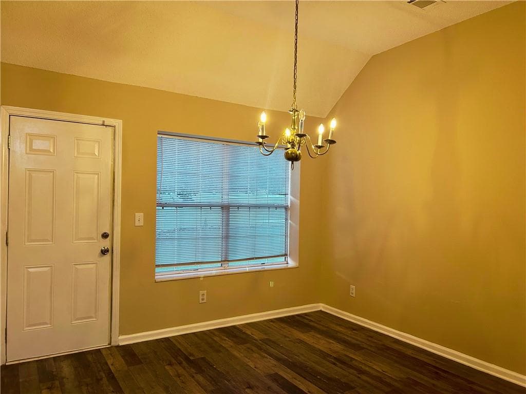 3 bedroom, 4 bathroom, 1,394 sq ft single family residence for sale at 4123 Ravenwood Court, Union City, GA 30291 — photo 7