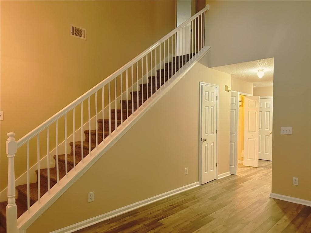 3 bedroom, 4 bathroom, 1,394 sq ft single family residence for sale at 4123 Ravenwood Court, Union City, GA 30291 — photo 8