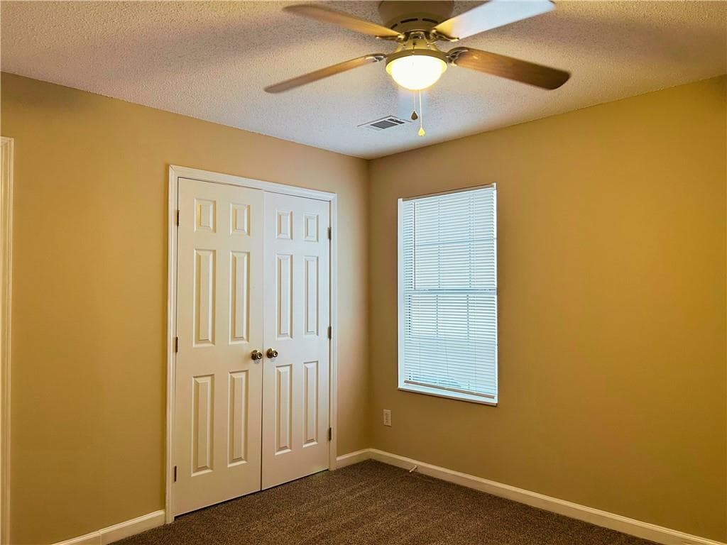 3 bedroom, 4 bathroom, 1,394 sq ft single family residence for sale at 4123 Ravenwood Court, Union City, GA 30291 — photo 9