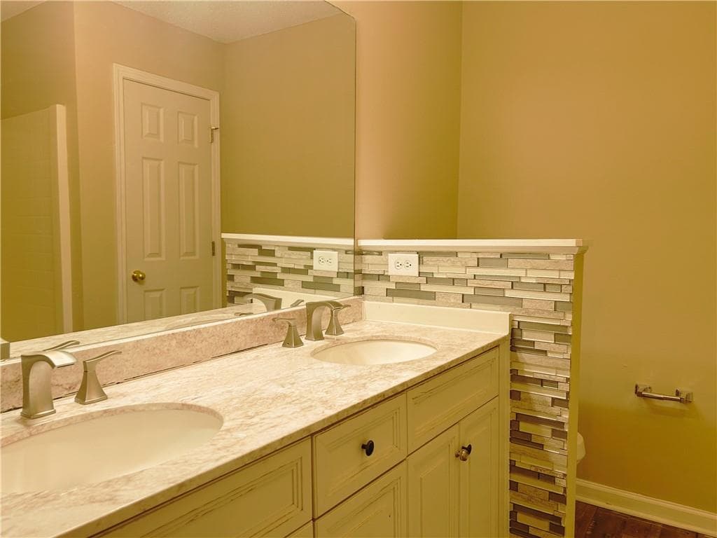 3 bedroom, 4 bathroom, 1,394 sq ft single family residence for sale at 4123 Ravenwood Court, Union City, GA 30291 — photo 10