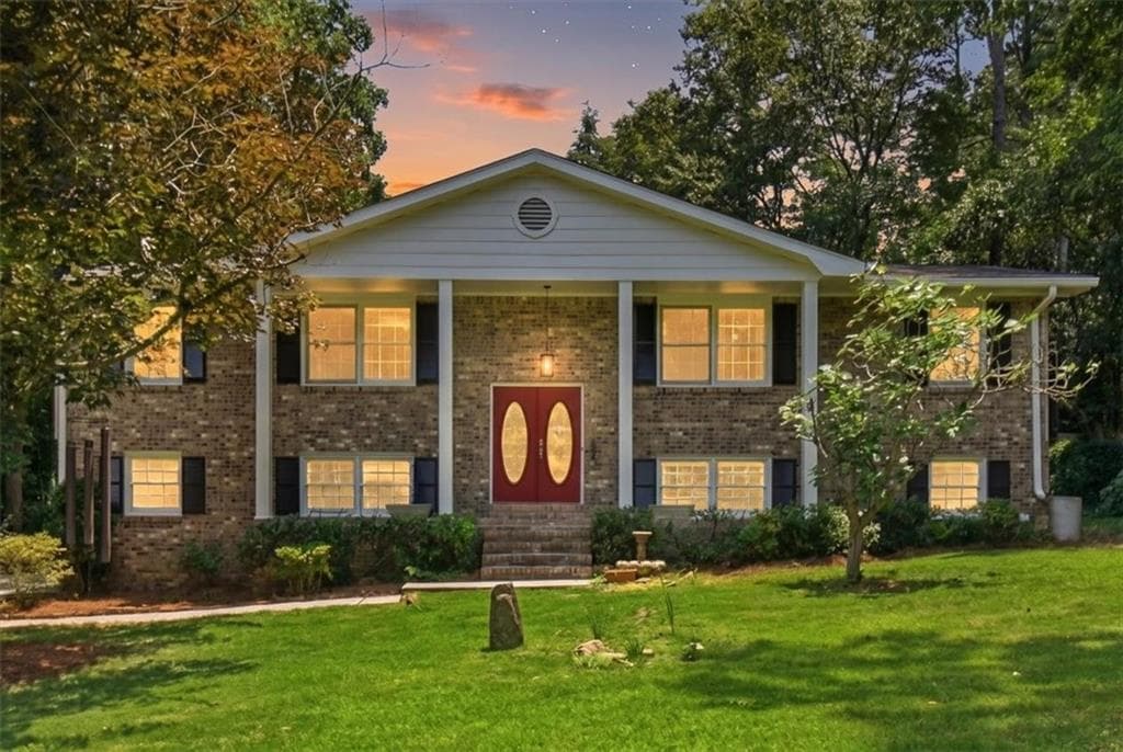 3 bedroom, 2 bathroom, 2,288 sq ft single family residence for sale at 112 Cross Gate Drive, Marietta, GA 30068 — photo 1 of 26