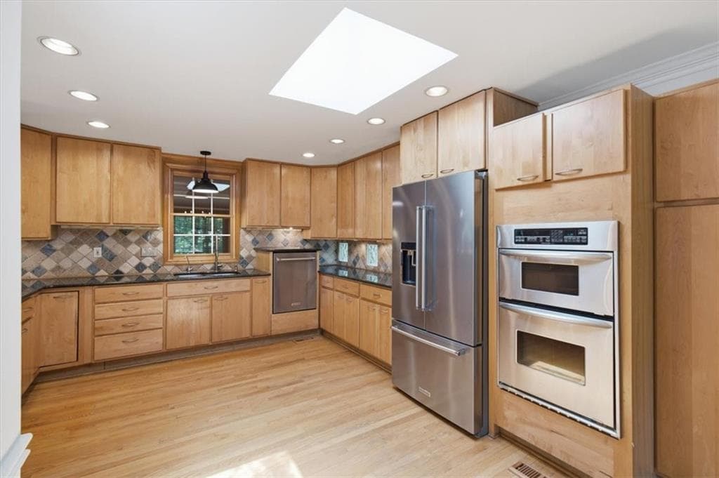 3 bedroom, 2 bathroom, 2,288 sq ft single family residence for sale at 112 Cross Gate Drive, Marietta, GA 30068 — photo 4