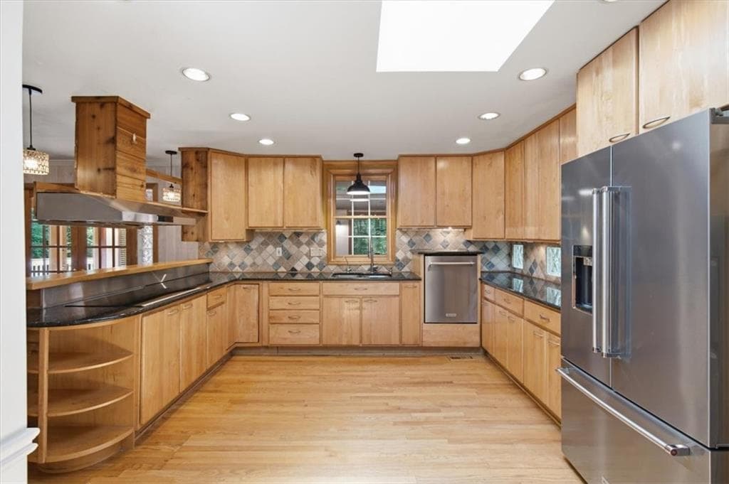 3 bedroom, 2 bathroom, 2,288 sq ft single family residence for sale at 112 Cross Gate Drive, Marietta, GA 30068 — photo 5