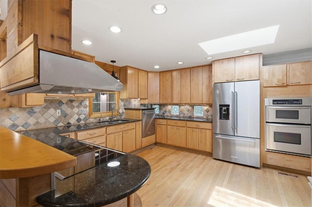 3 bedroom, 2 bathroom, 2,288 sq ft single family residence for sale at 112 Cross Gate Drive, Marietta, GA 30068 — photo 6
