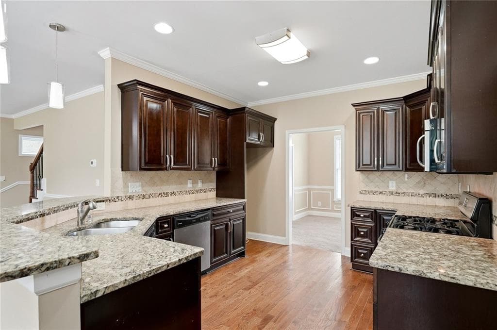 5 bedroom, 3 bathroom, 3,152 sq ft single family residence for sale at 3475 Golfe Links Drive, Snellville, GA 30039 — photo 9
