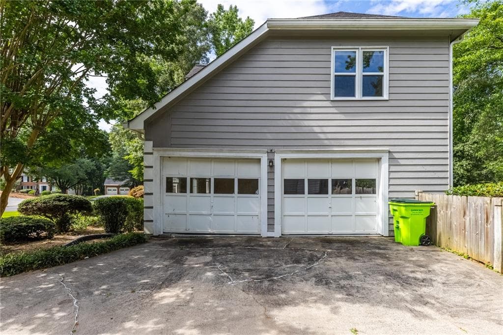 6 bedroom, 4 bathroom, 2,993 sq ft single family residence for sale at 1397 Wynford Gate, Marietta, GA 30064 — photo 4