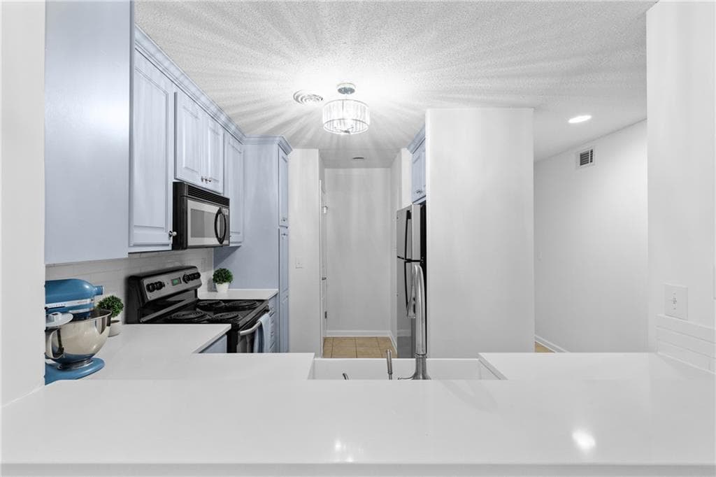 2 bedroom, 1 bathroom, 868 sq ft condominium for sale at 3650 Ashford Dunwoody Road 214, Atlanta, GA 30319 — photo 9