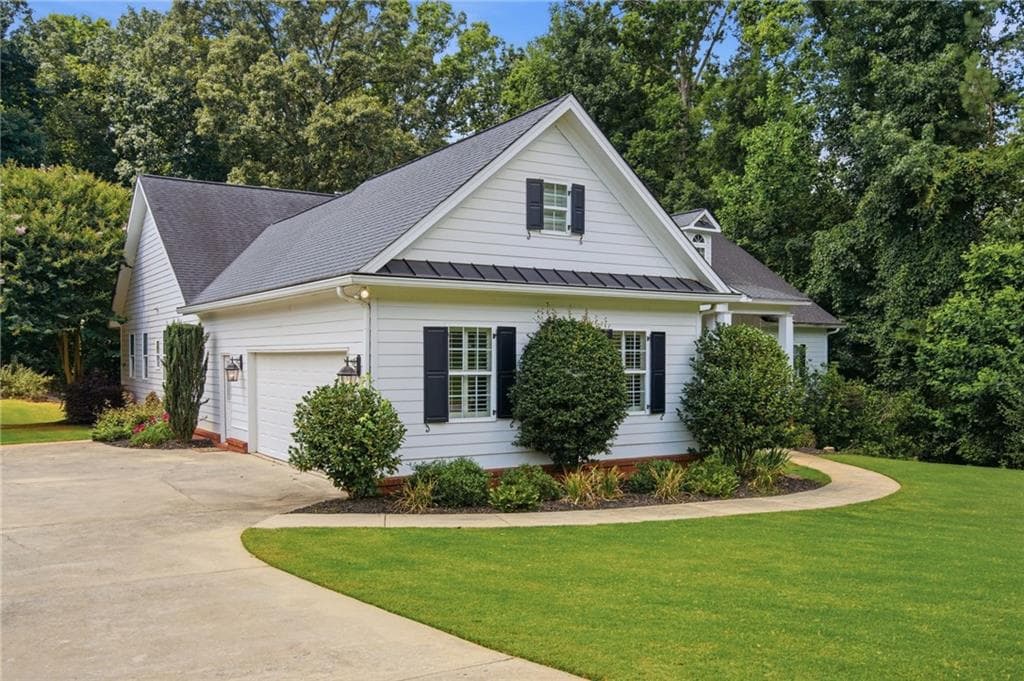 4 bedroom, 3 bathroom, 3,148 sq ft single family residence for sale at 5105 Stefan Ridge Way, Buford, GA 30519 — photo 4