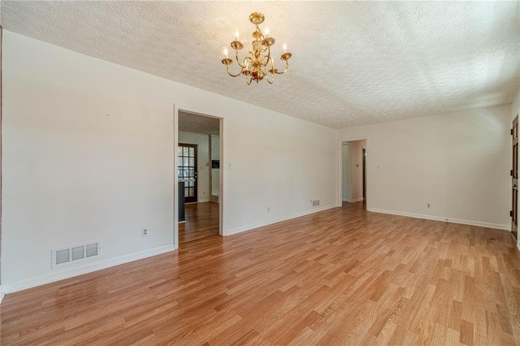 3 bedroom, 2 bathroom, 1,546 sq ft single family residence for sale at 3823 Palisade Court, Snellville, GA 30039 — photo 9