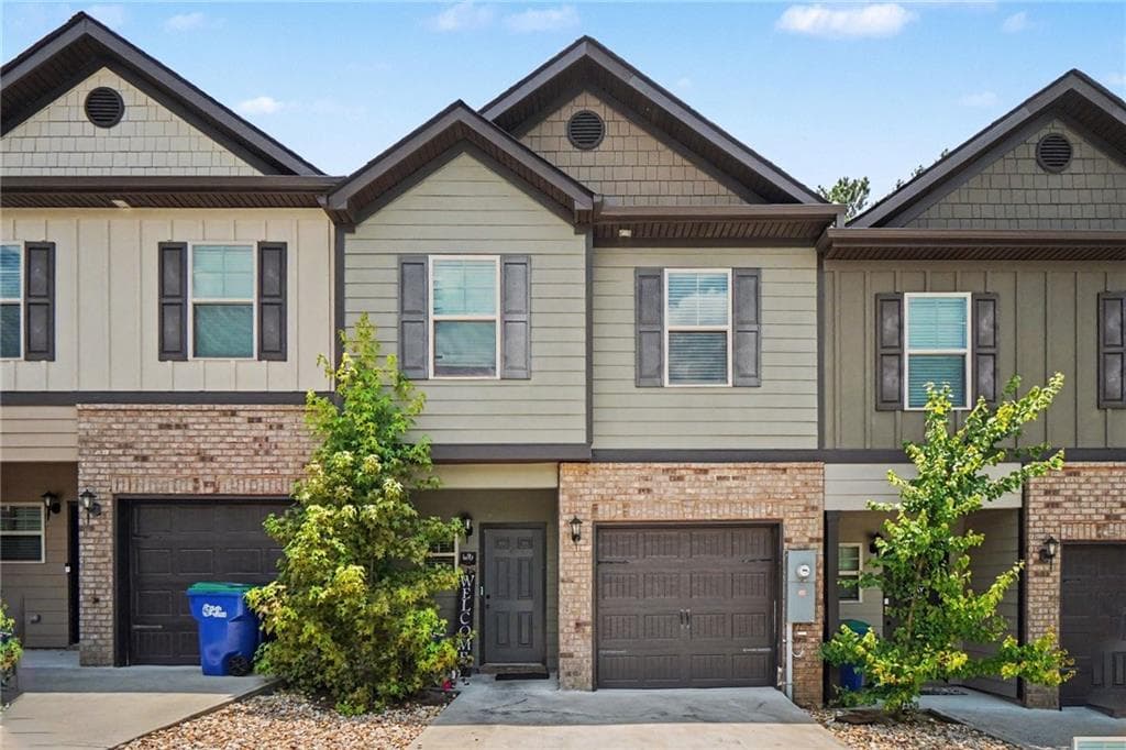 3 bedroom, 3 bathroom, 1,651 sq ft townhouse for sale at 1703 Creel Lane, Atlanta, GA 30349