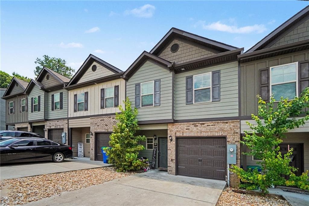 3 bedroom, 3 bathroom, 1,651 sq ft townhouse for sale at 1703 Creel Lane, Atlanta, GA 30349 — photo 3