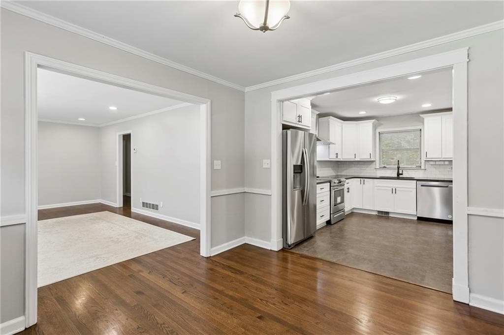 3 bedroom, 3 bathroom, 1,226 sq ft single family residence for sale at 3690 Wisteria Lane, Smyrna, GA 30082 — photo 5