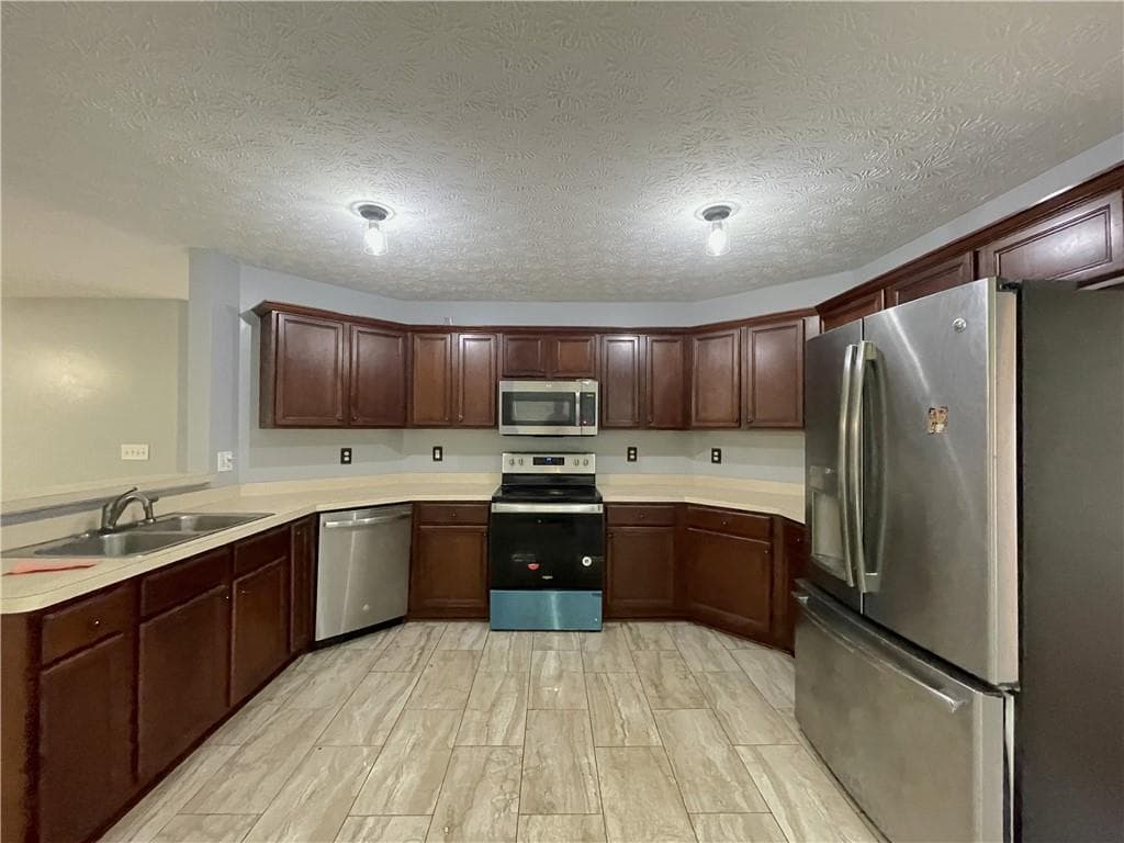4 bedroom, 3 bathroom, 2,373 sq ft single family residence under contract at 6675 Princeton Park Court, Lithonia, GA 30058 — photo 9