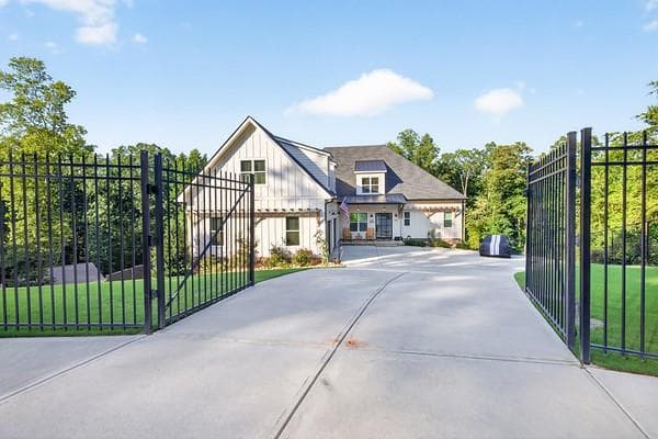 5 bedroom, 6 bathroom, 6,544 sq ft single family residence for sale at 4204 Bayridge Drive, Gainesville, GA 30506 — photo 4